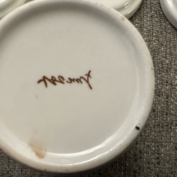 3 1/2" Oriental Mugs. Each Signed. Each has a matching cover to keep warm. - Picture 8 of 9